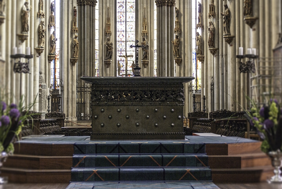 Cologne shrine gold