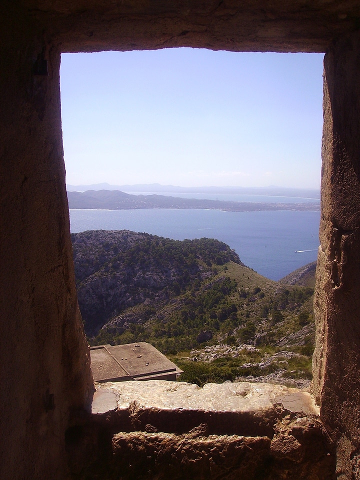 Doorway stone sea