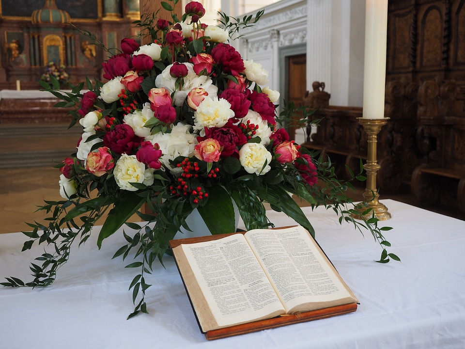Wedding flowers roses