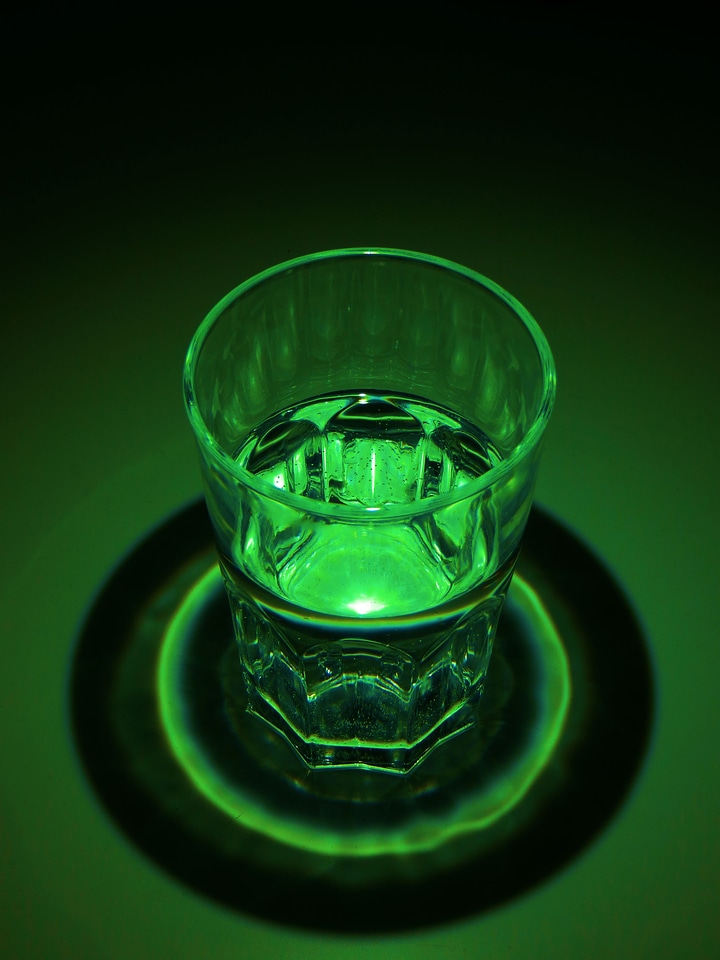 Glass exposure contrast