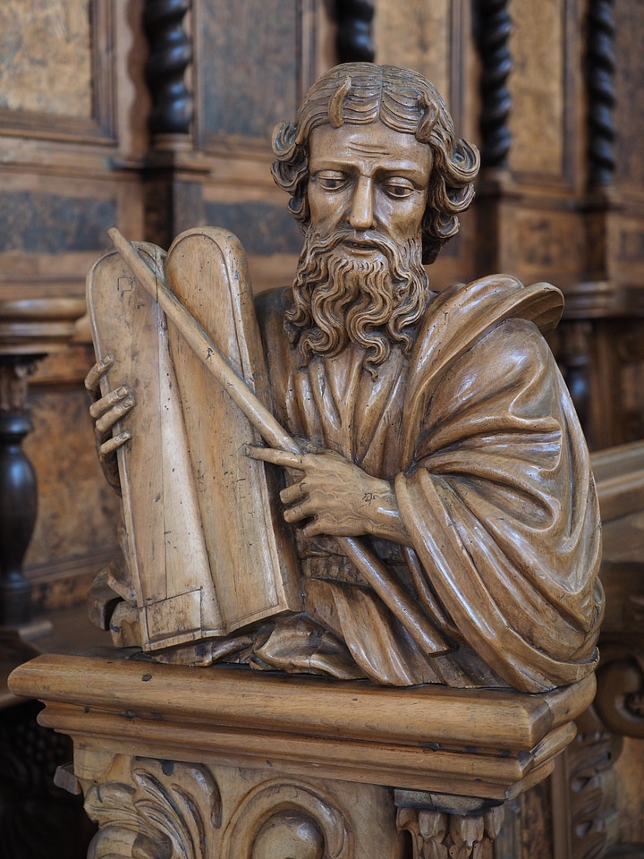 Figure statue carved