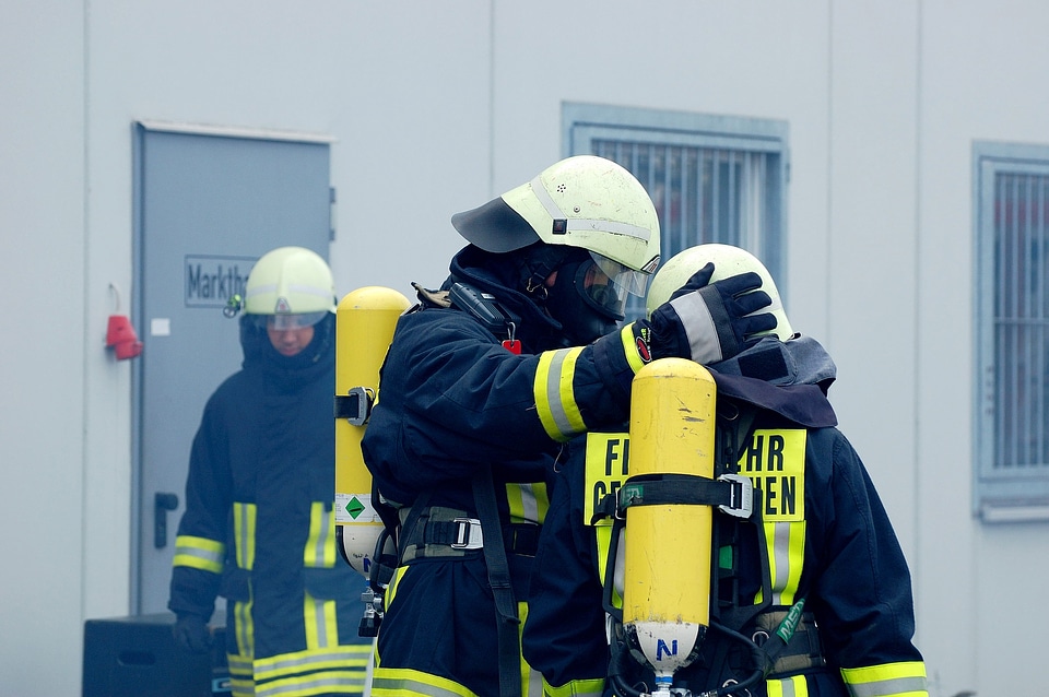 Feuerloeschuebung breathing apparatus respiratory protection