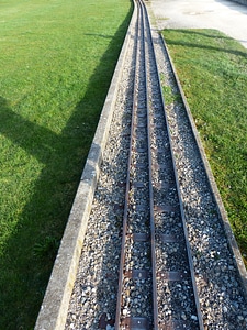 Pave gauge rails photo