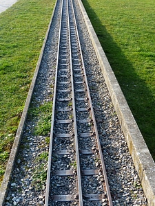 Pave gauge rails photo