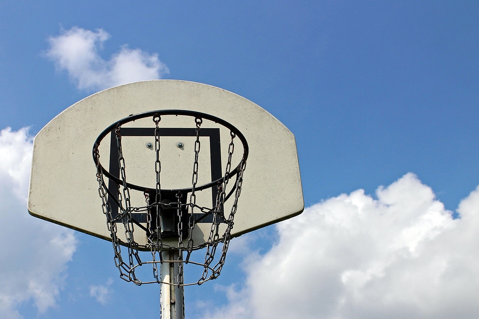 Play basketball hoop outside