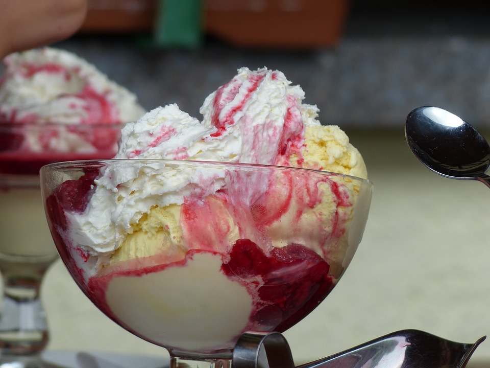 Ice dessert cream
