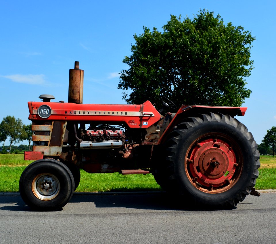 Tractor Agricultural Machinery Motor Vehicle Vehicle photo