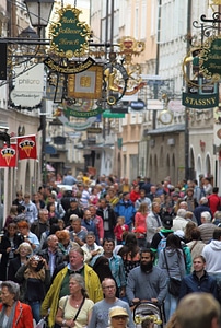 Salzburg population crowds