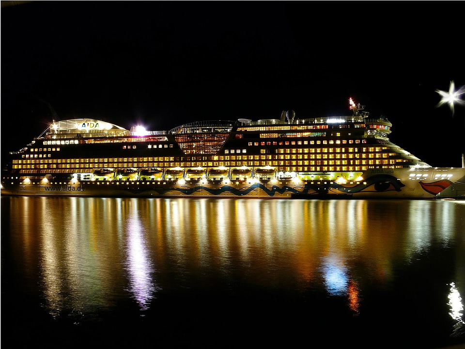 Night vacations water