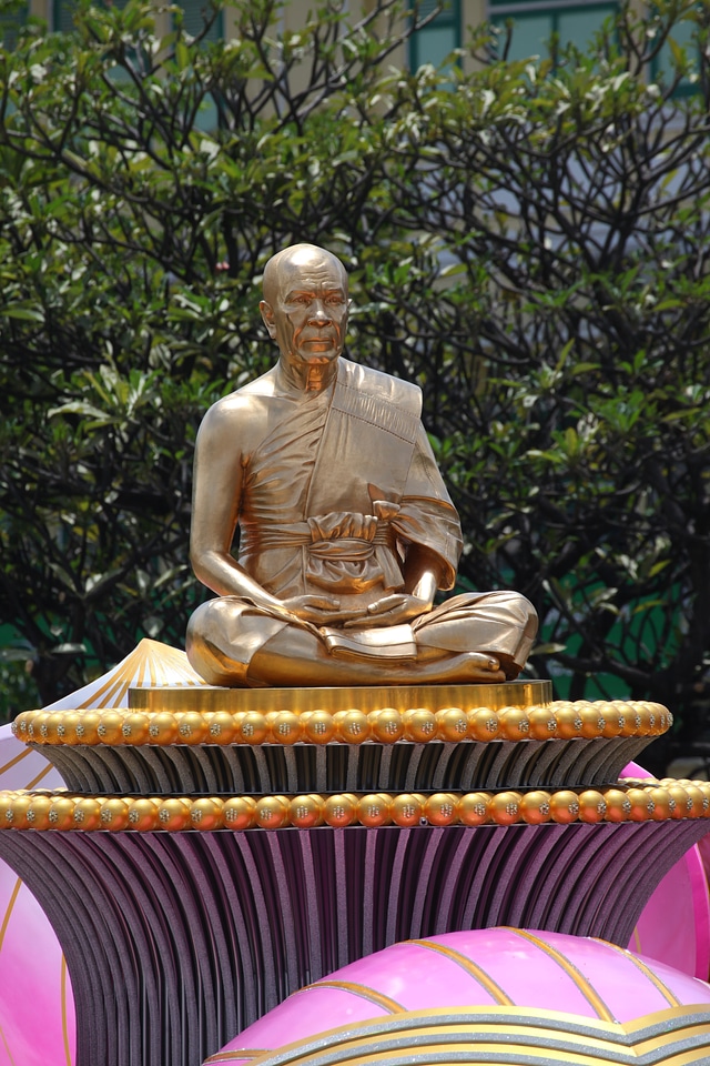 Buddhism phramongkolthepmuni dhammakaya pagoda