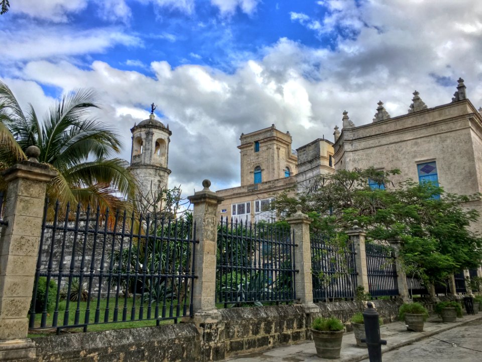 Sky, Landmark, Property, Stately Home