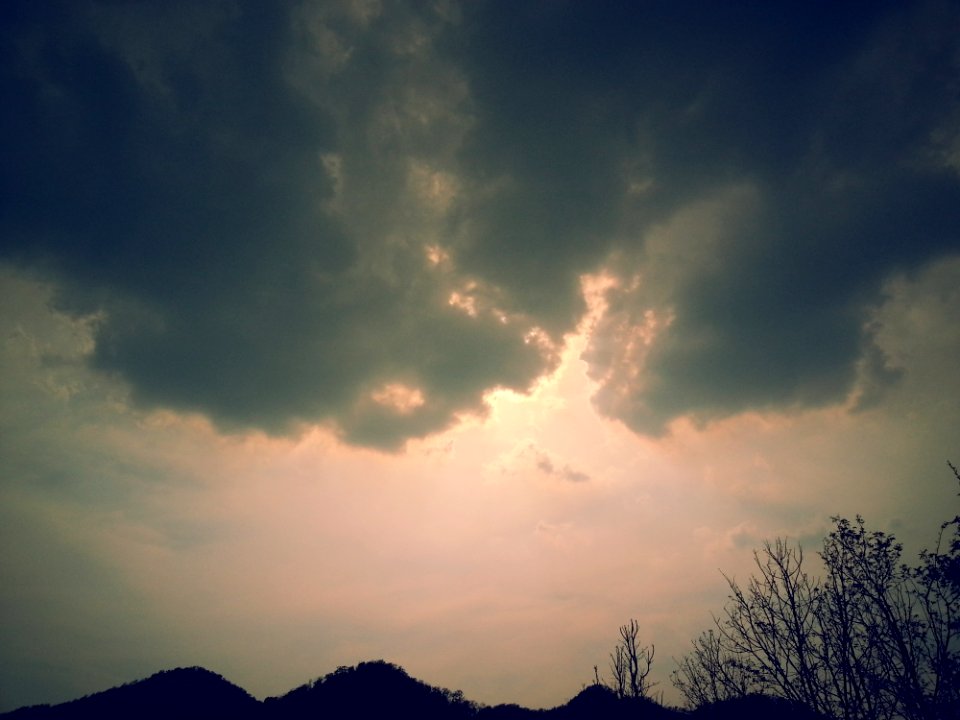 Sky, Cloud, Atmosphere, Daytime