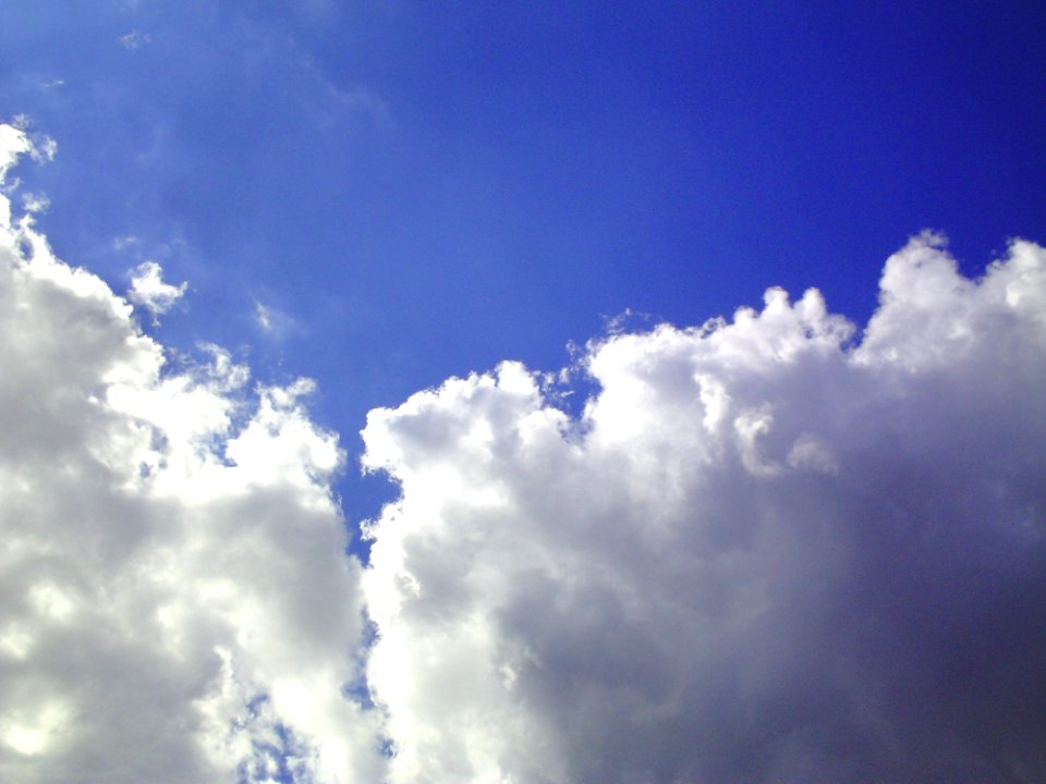 Sky, Cloud, Daytime, Blue
