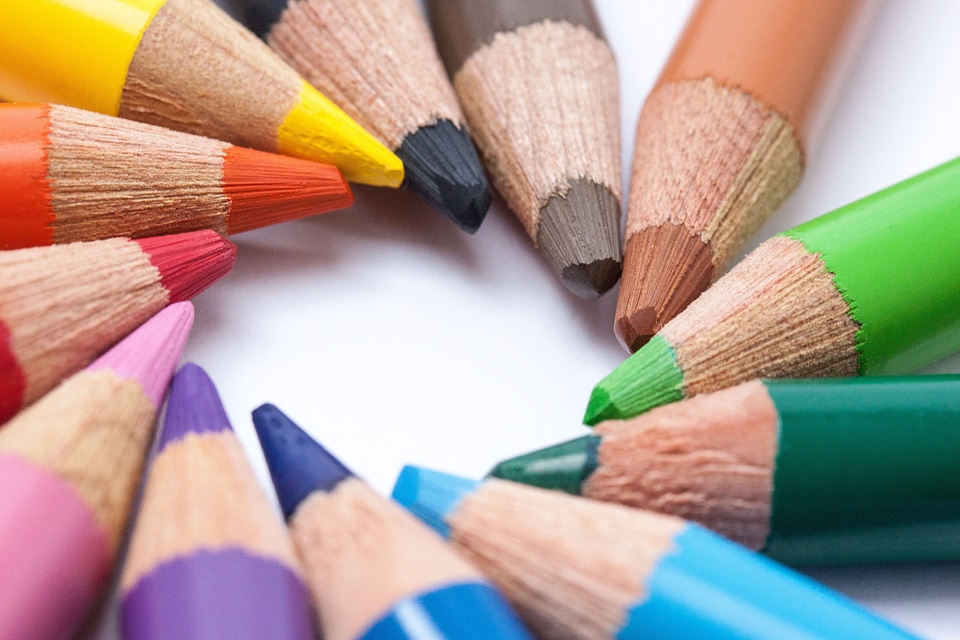 Color circle writing or drawing device colorful