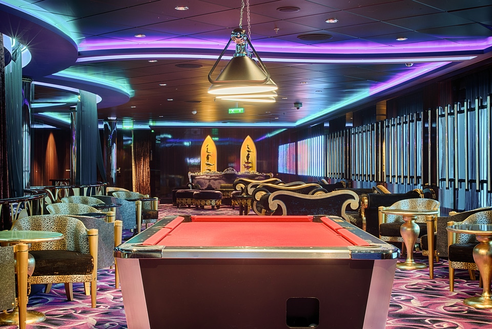 Snooker table entertainment