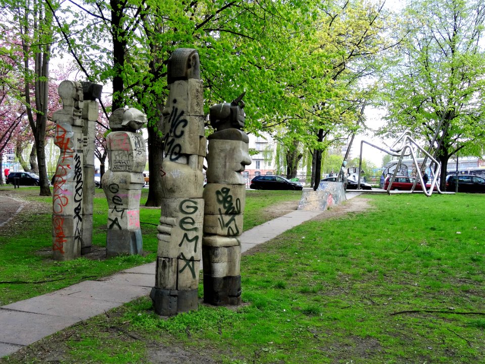 Tree, Sculpture, Outdoor Structure, Park