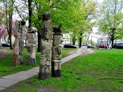 Tree, Sculpture, Outdoor Structure, Park