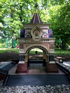 Landmark, Outdoor Structure, Memorial, Tree
