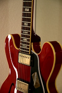 Electrically strings red