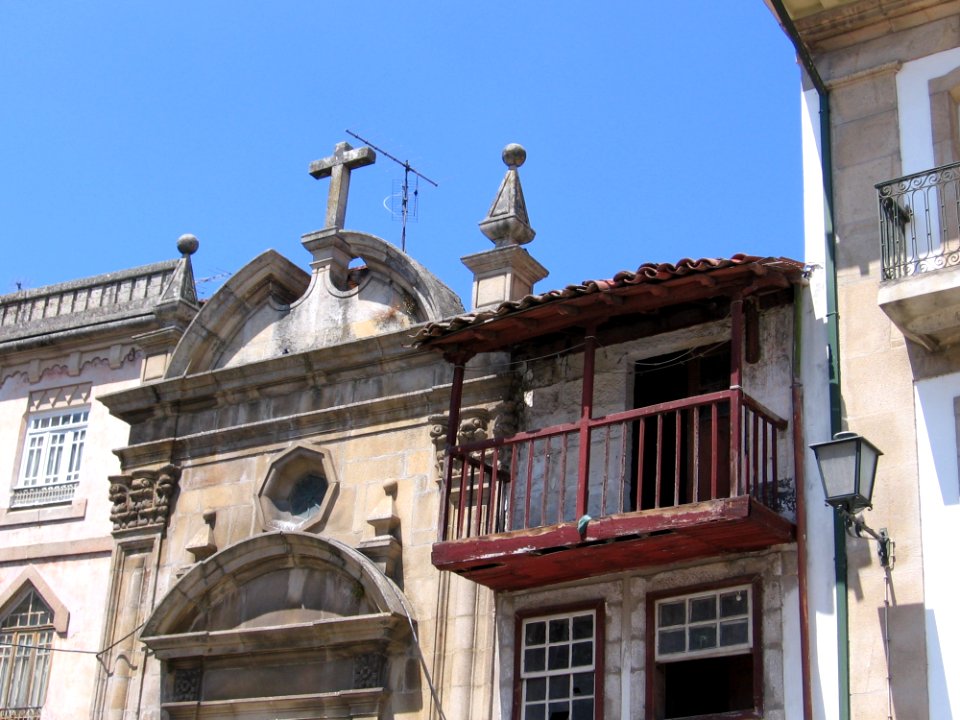 Building Town Facade Neighbourhood