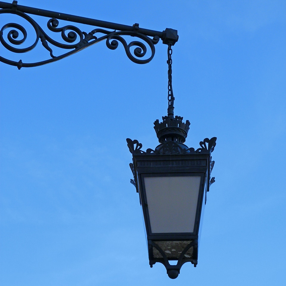 Gallows lantern former