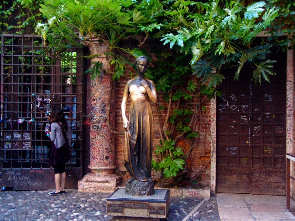 Statue Sculpture Tree Monument
