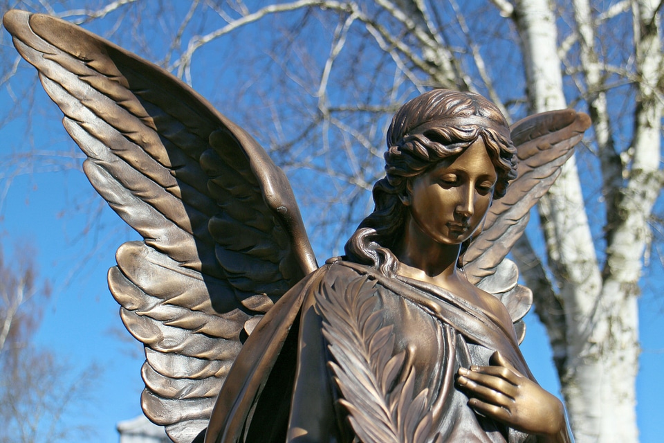Angel harmony figure