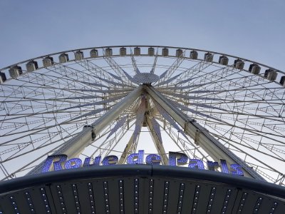 Ferris Wheel Landmark Tourist Attraction Sky photo
