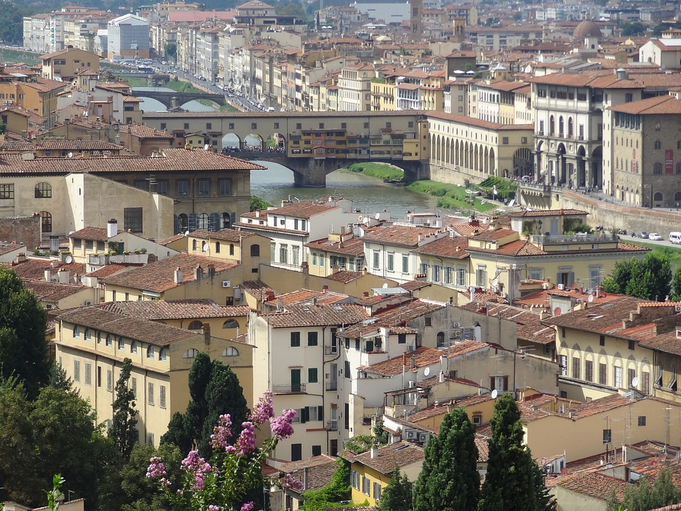 Ponte vecchio bridge city