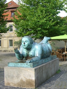 Socket naked figure