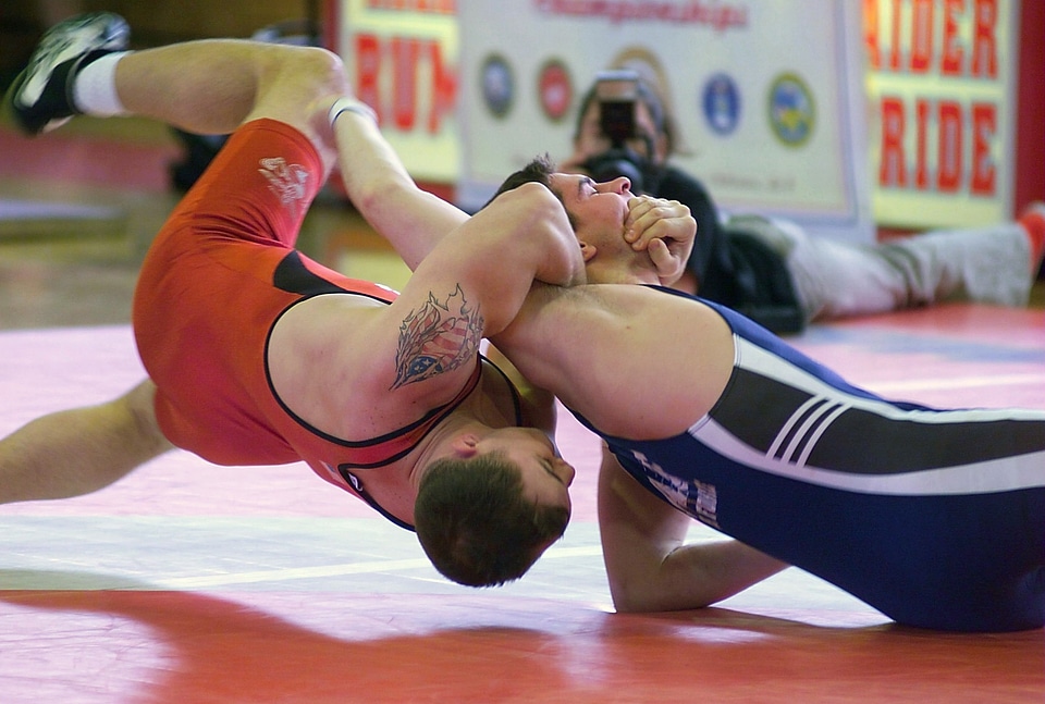 Grappling mat grasping