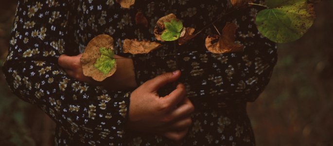 Photo Of Person Wearing Black And White Floral Long-sleeved Shirt With Leaves All Over In Top photo