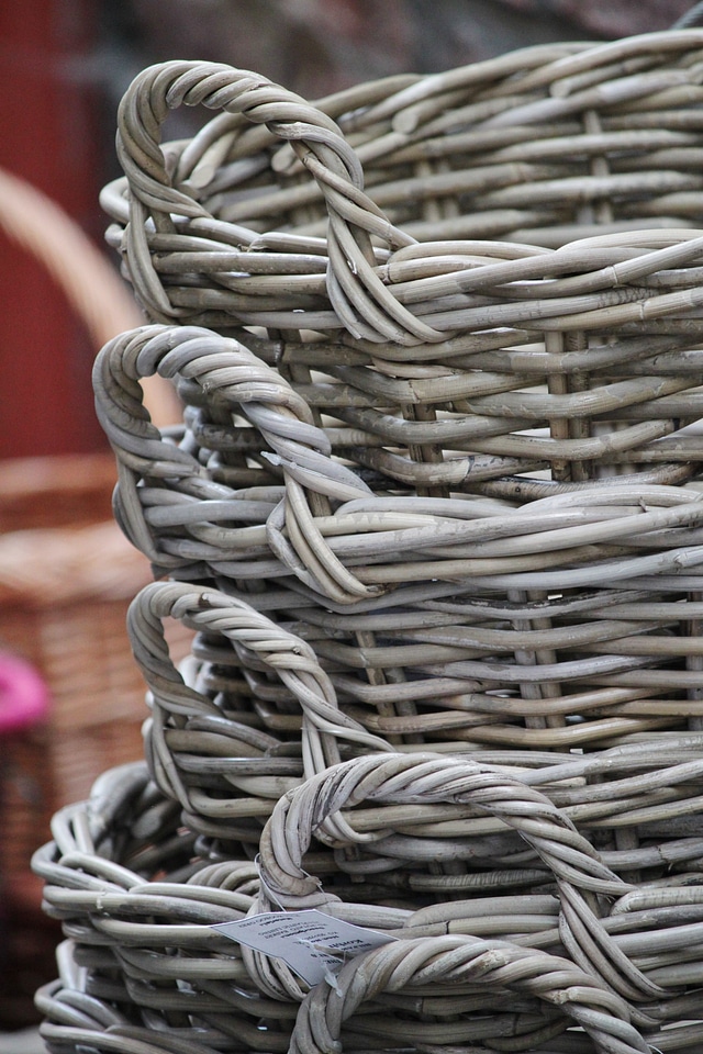 Structure wattle wicker