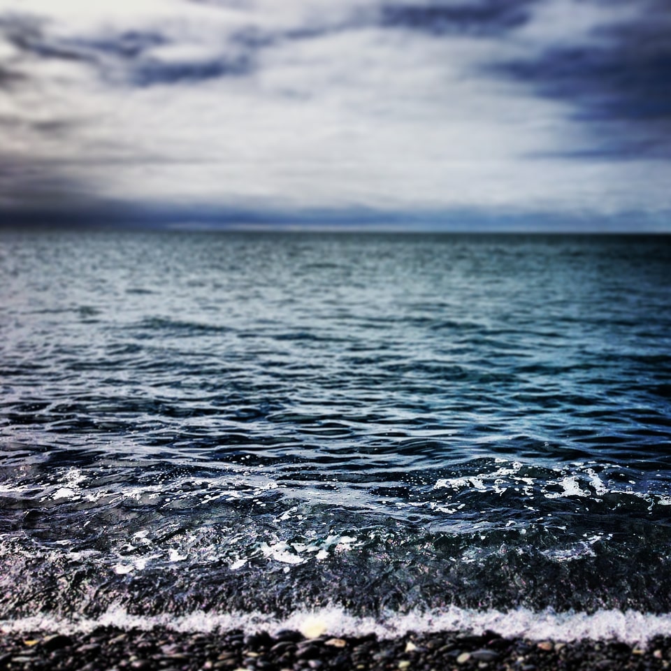 Horizon water shore