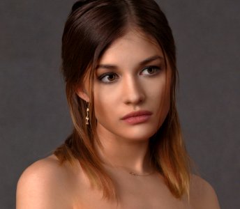 Beauty Chin Eyebrow Model