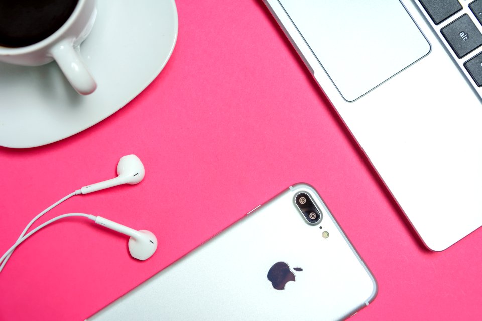 Closeup Photo Of Silver Iphone 7 Plus With Earpods