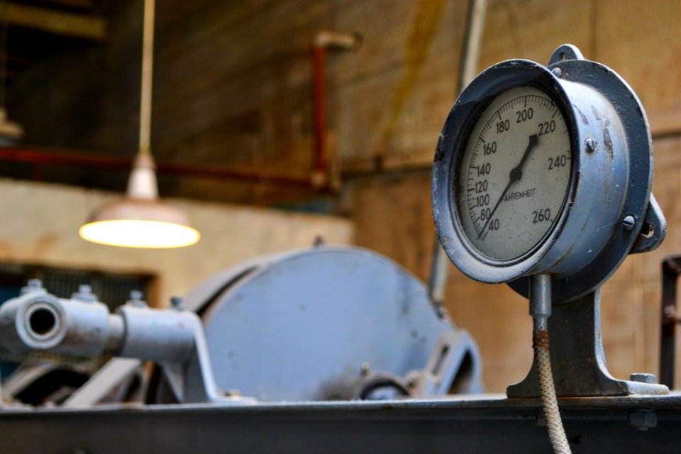 White And Gray Manual Gauge