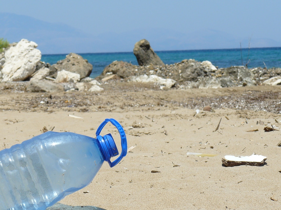 Sea pollution plastic