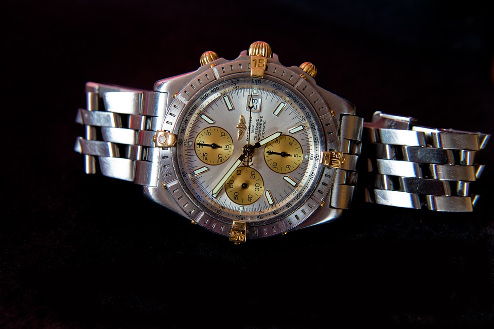 Gold chronometer strong