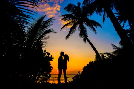 Silhouette Of Man And Woman Kissing photo