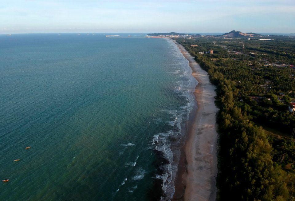 Blue Body Of Water Near Green Trees photo