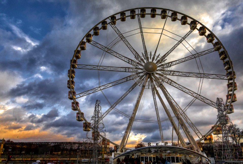 Ferris Wheel Underneath Cloudy Day