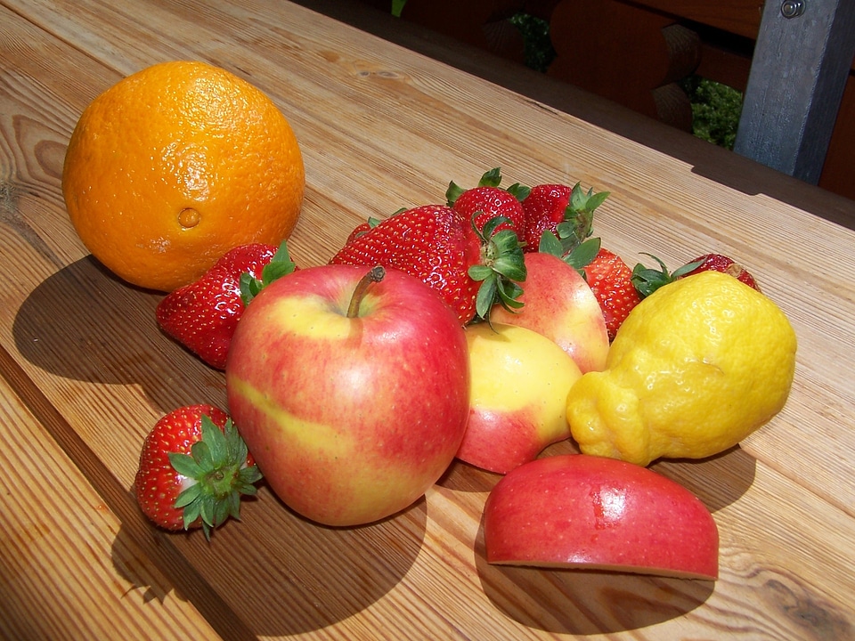 Red fruits vitamins
