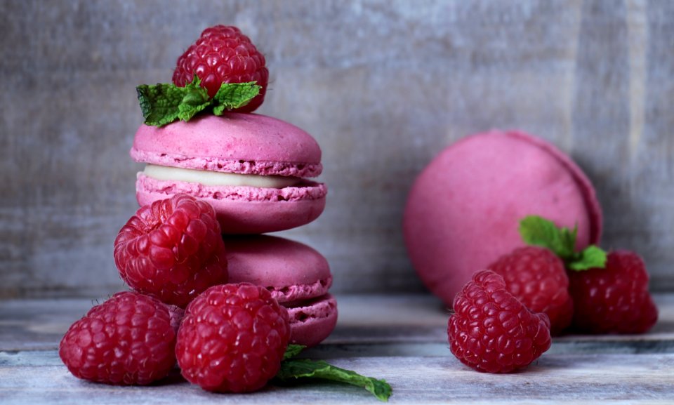 Strawberry Macaroon Strawberries Dessert