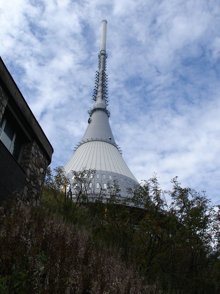 Lookout telecommunication antenna