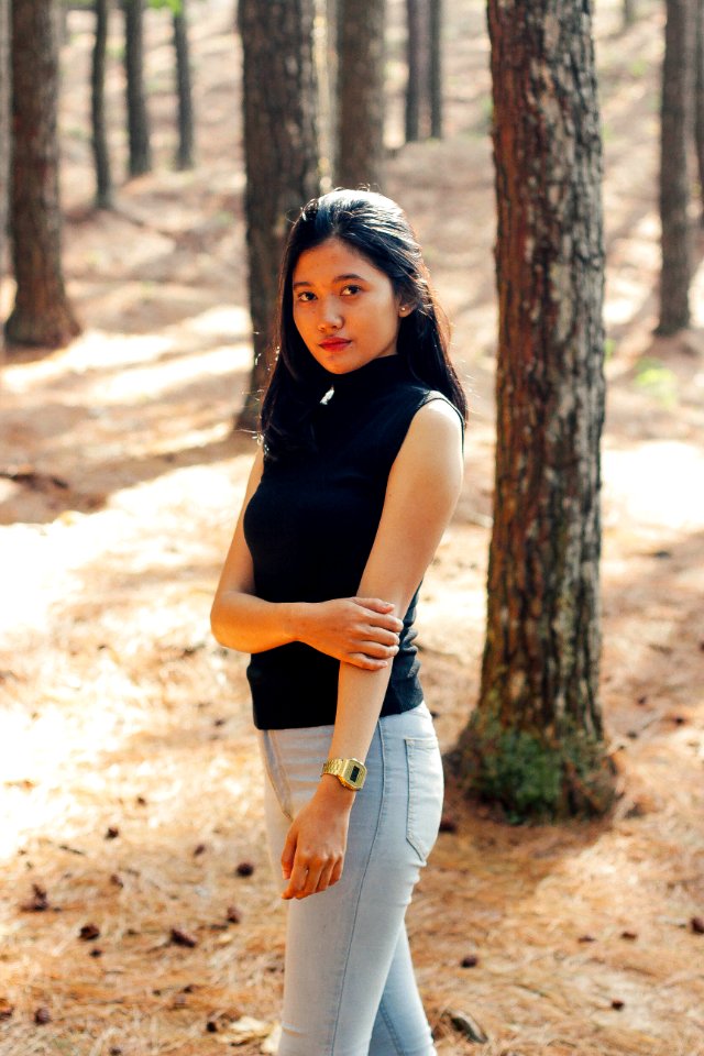 Woman Wearing Black Sleeveless Shirt