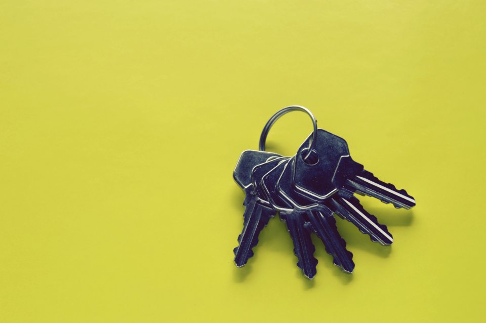 Six Silver-colored Keys