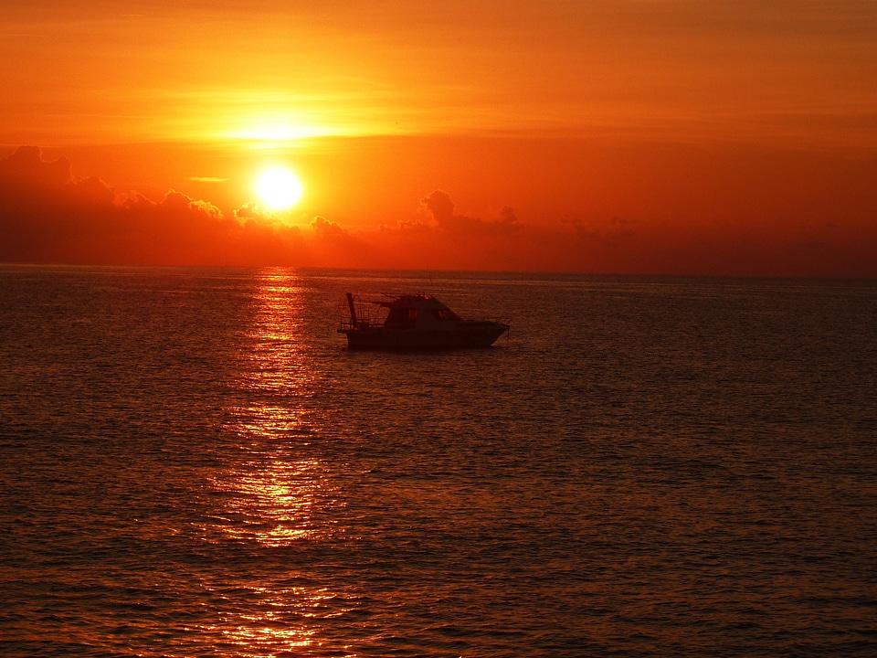 Boat romantic mirroring