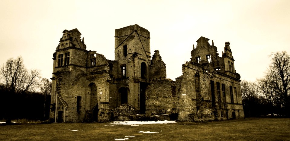 Photo Of Gray Concrete Castle photo