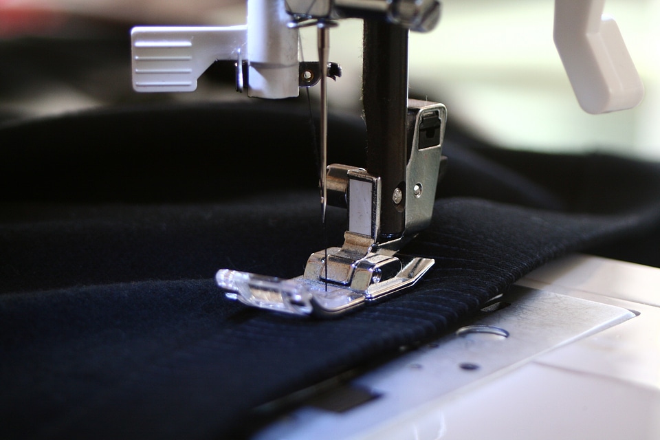 Fabric thread needle